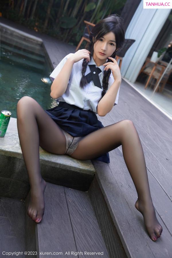   [XiuRen]高清写真图 2023.06.19 No.6940 谭小灵 短裙美腿第7张图片